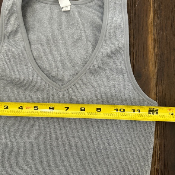 90 Degree By Reflex Women's Ribbed V-Neck Seamless Crop Tank Top Gray Small - Picture 3 of 5
